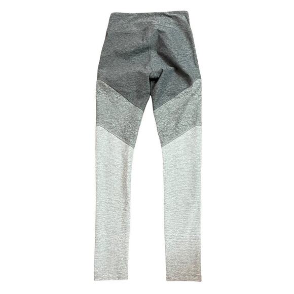 Outdoor Voices Tri-Color 7/8 Springs Leggings in Graphite / Ash / Dove - Picture 3 of 8